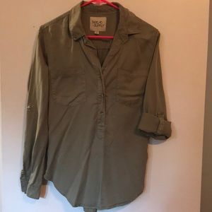 Thread & Supply half button top.